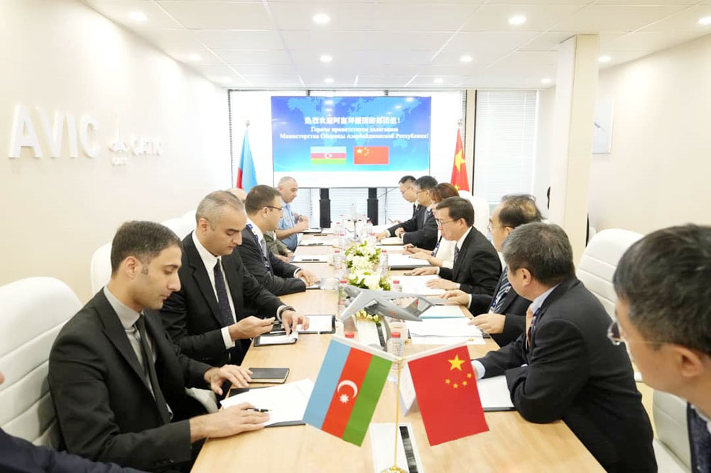 Azerbaijan’s military top officials attend Dubai Airshow 2025 exhibition