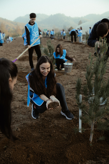 Leyla Aliyeva, Arzu Aliyeva, and Alena Aliyeva participate in ecological actions in Lankaran (PHOTO)