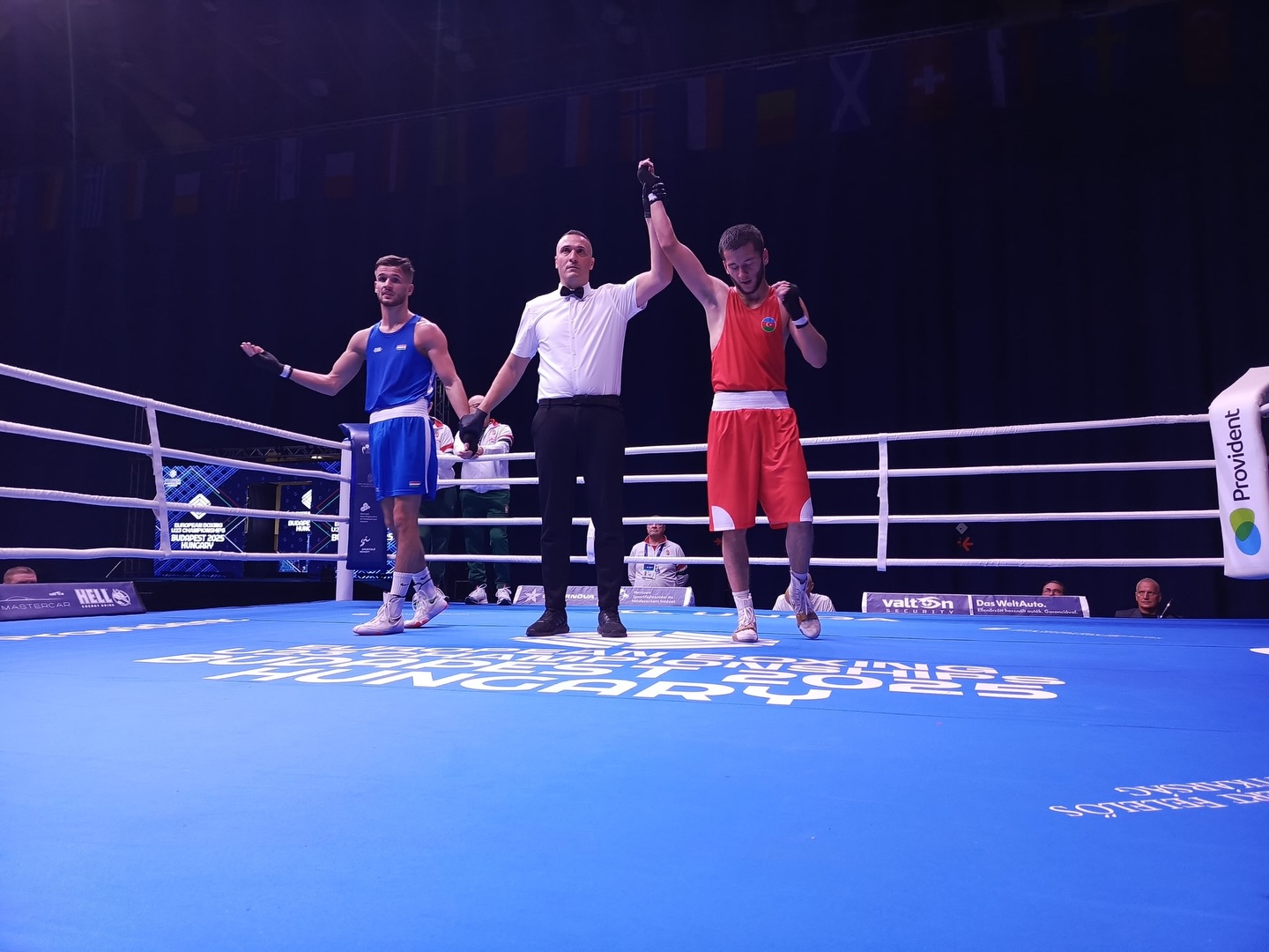 Two Azerbaijani boxers wins on first day of European Championships