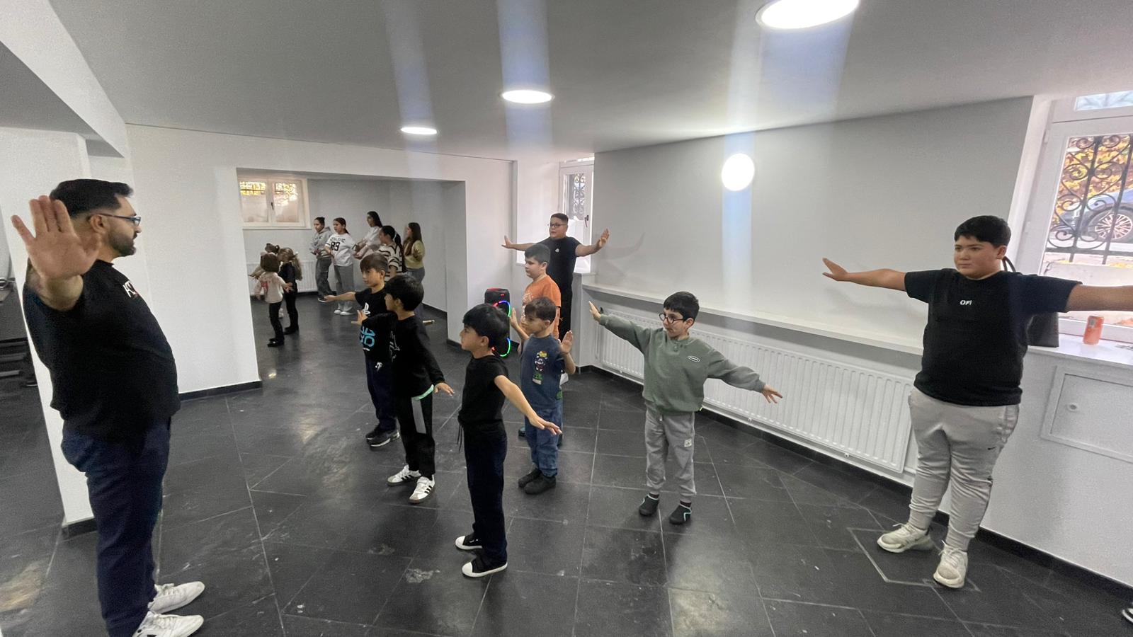 Azerbaijan House launches classes in Belgian Brussels (PHOTO)