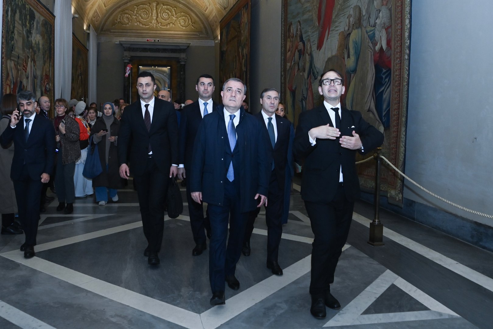 Jeyhun Bayramov visits St. Peter's Basilica in Vatican (PHOTO)