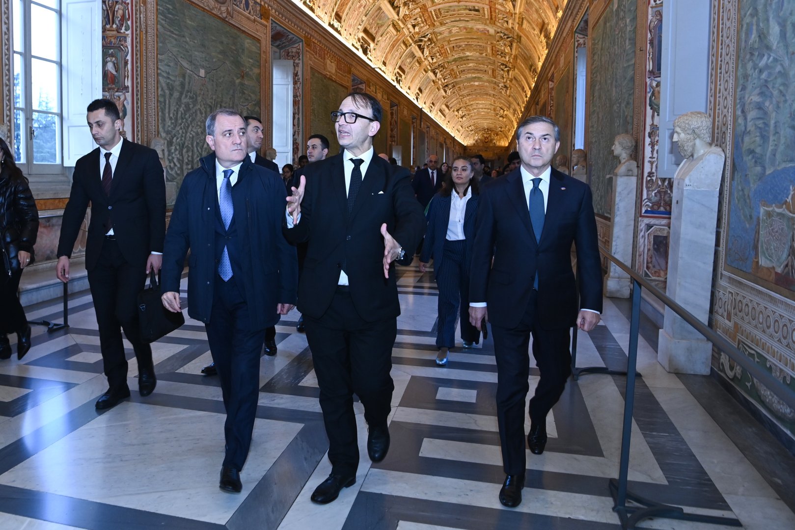 Jeyhun Bayramov visits St. Peter's Basilica in Vatican (PHOTO)