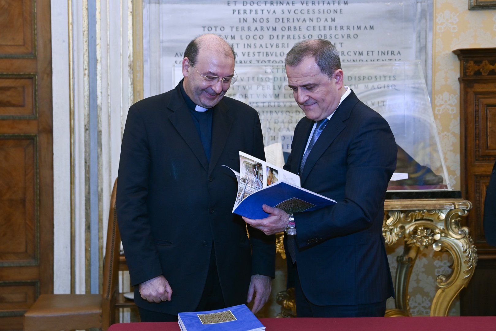 Azerbaijani FM visits Vatican Apostolic Library (PHOTO)