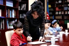 Azerbaijani painter from U.S. exhibits her works in Baku's Icherisheher (PHOTO)