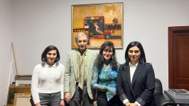 Azerbaijani painter from U.S. exhibits her works in Baku's Icherisheher (PHOTO)