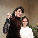 Azerbaijani painter from U.S. exhibits her works in Baku's Icherisheher (PHOTO)