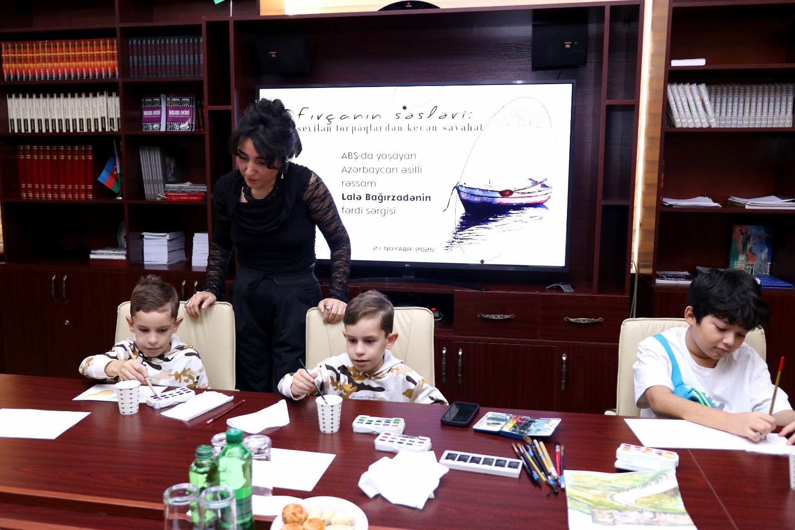 Azerbaijani painter from U.S. exhibits her works in Baku's Icherisheher (PHOTO)