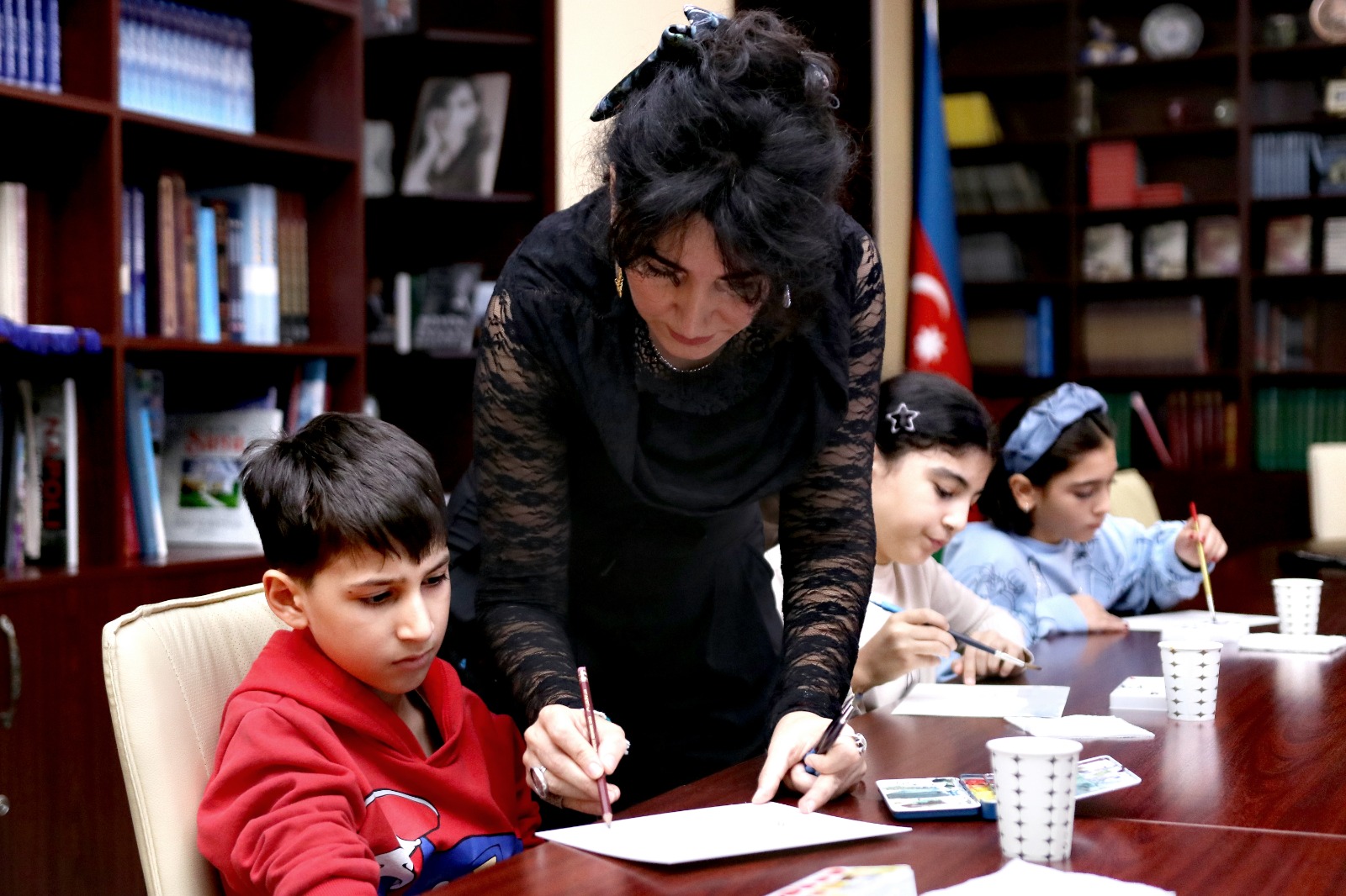 Azerbaijani painter from U.S. exhibits her works in Baku's Icherisheher (PHOTO)