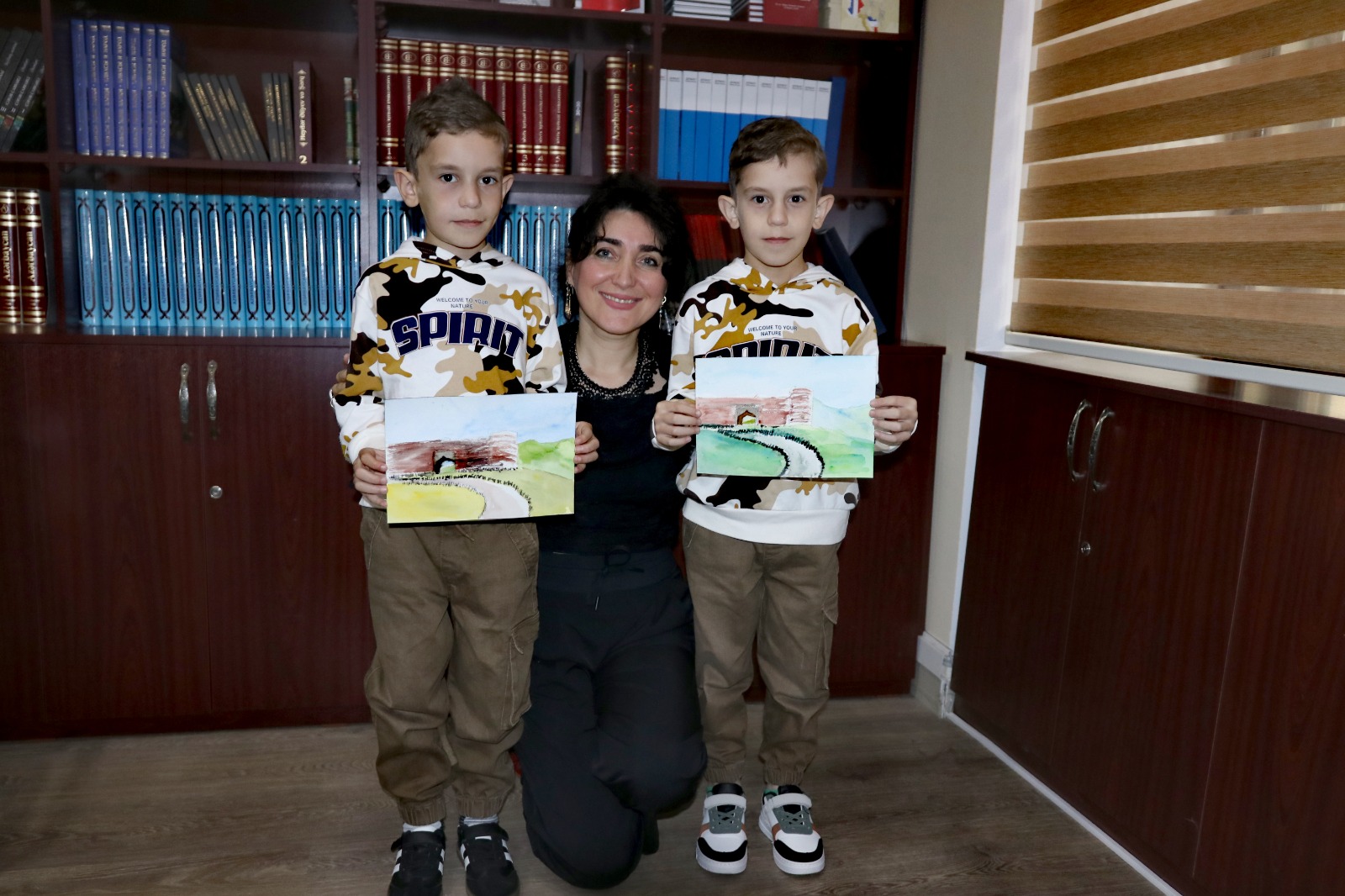 Azerbaijani painter from U.S. exhibits her works in Baku's Icherisheher (PHOTO)