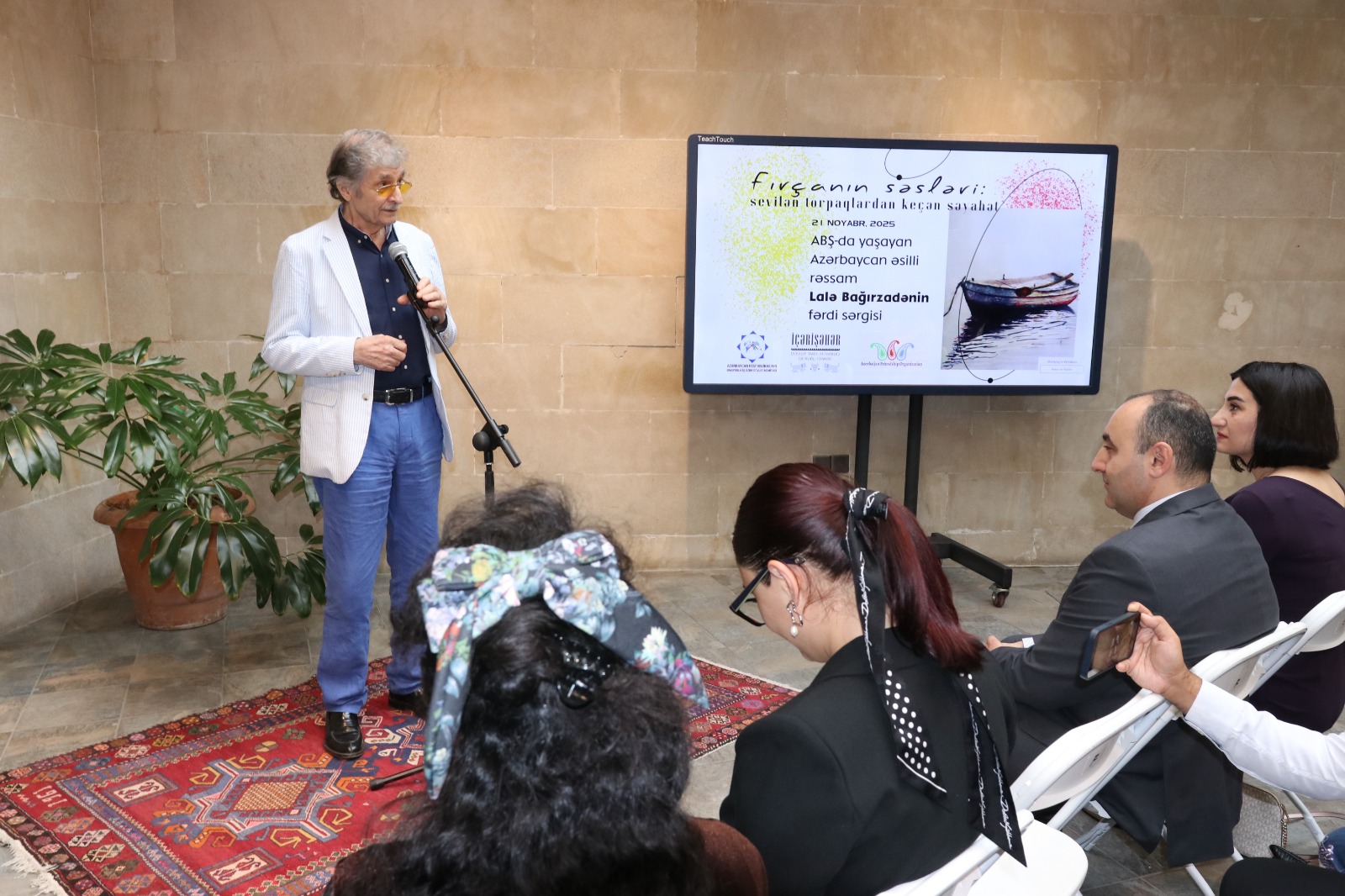 Azerbaijani painter from U.S. exhibits her works in Baku's Icherisheher (PHOTO)