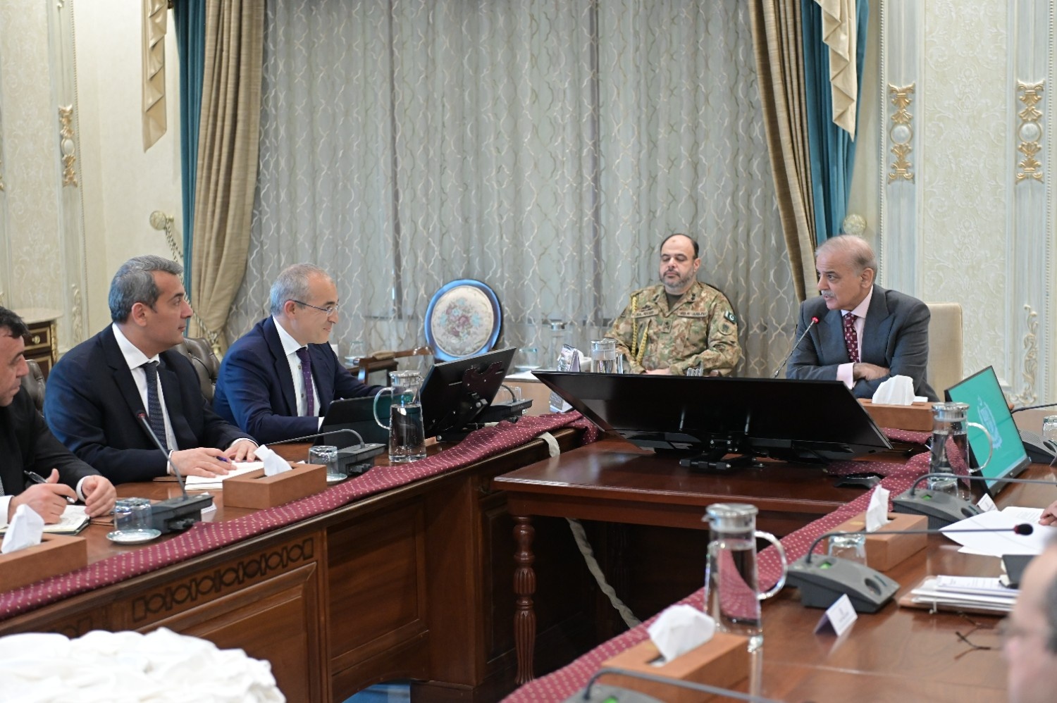 Pakistani prime minister receives Azerbaijan's minister of economy (PHOTO)