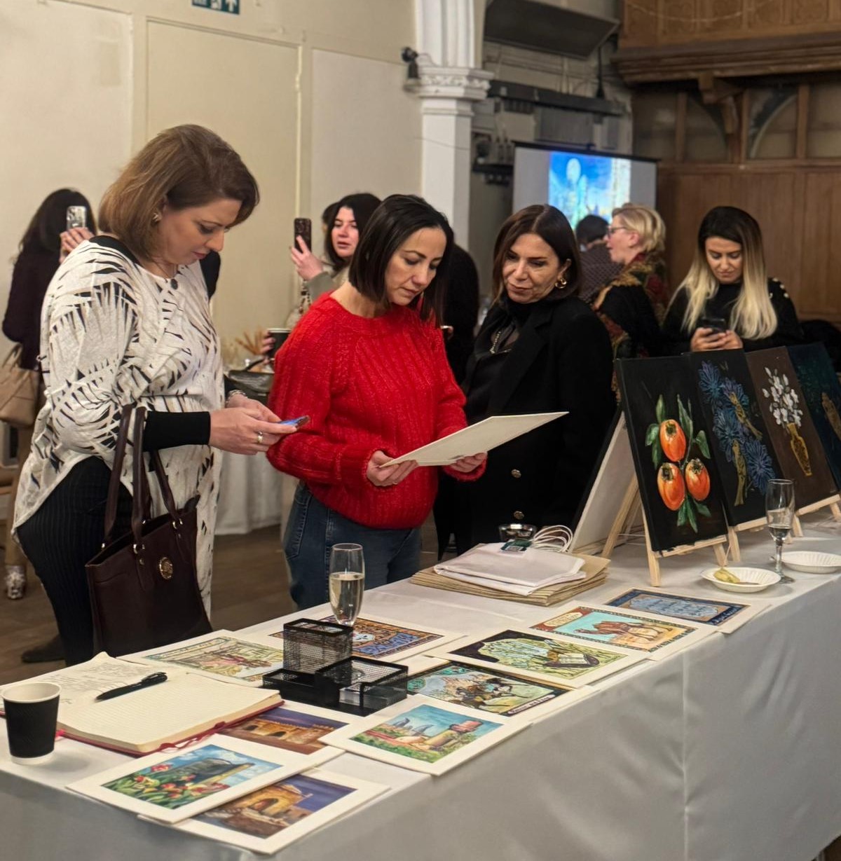 Azerbaijani artist's modern twist on 'Seven Beauties' stuns London audiences (PHOTO)