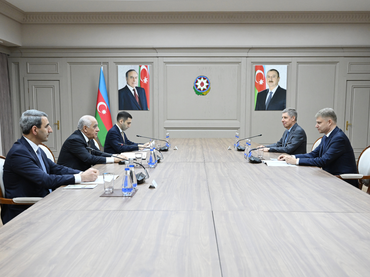 Azerbaijani PM debates cooperation issues with Russian Railways