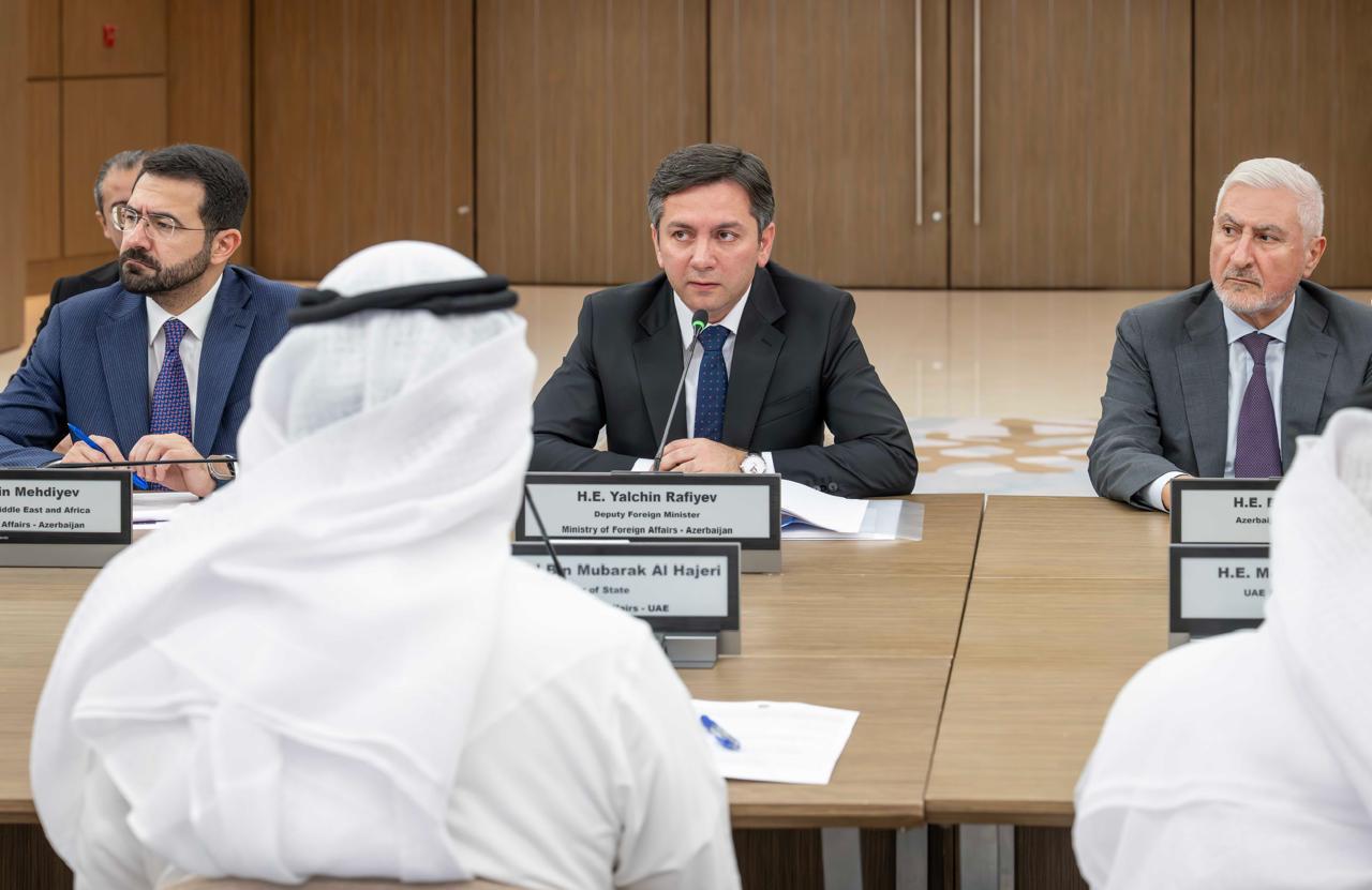 Azerbaijan, UAE hold meeting on comprehensive strategic partnership (PHOTO)