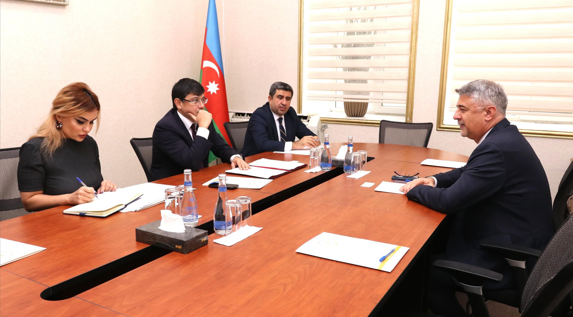Hungarian ambassador visits Azerbaijan’s State Committee on Diaspora Affairs (PHOTO)