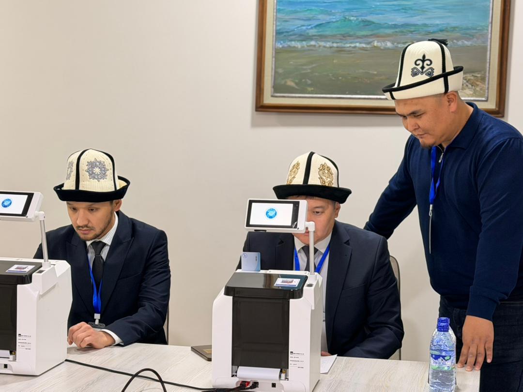 Over 518,000 voters cast ballots in Kyrgyzstan parliamentary elections by noon