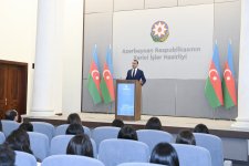 Azerbaijani MFA holds meeting with "Diplomacy Volunteers" group (PHOTO)