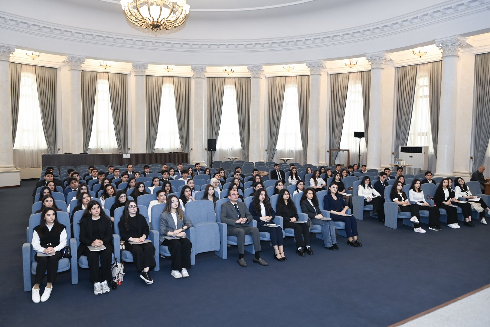 Azerbaijani MFA holds meeting with "Diplomacy Volunteers" group (PHOTO)