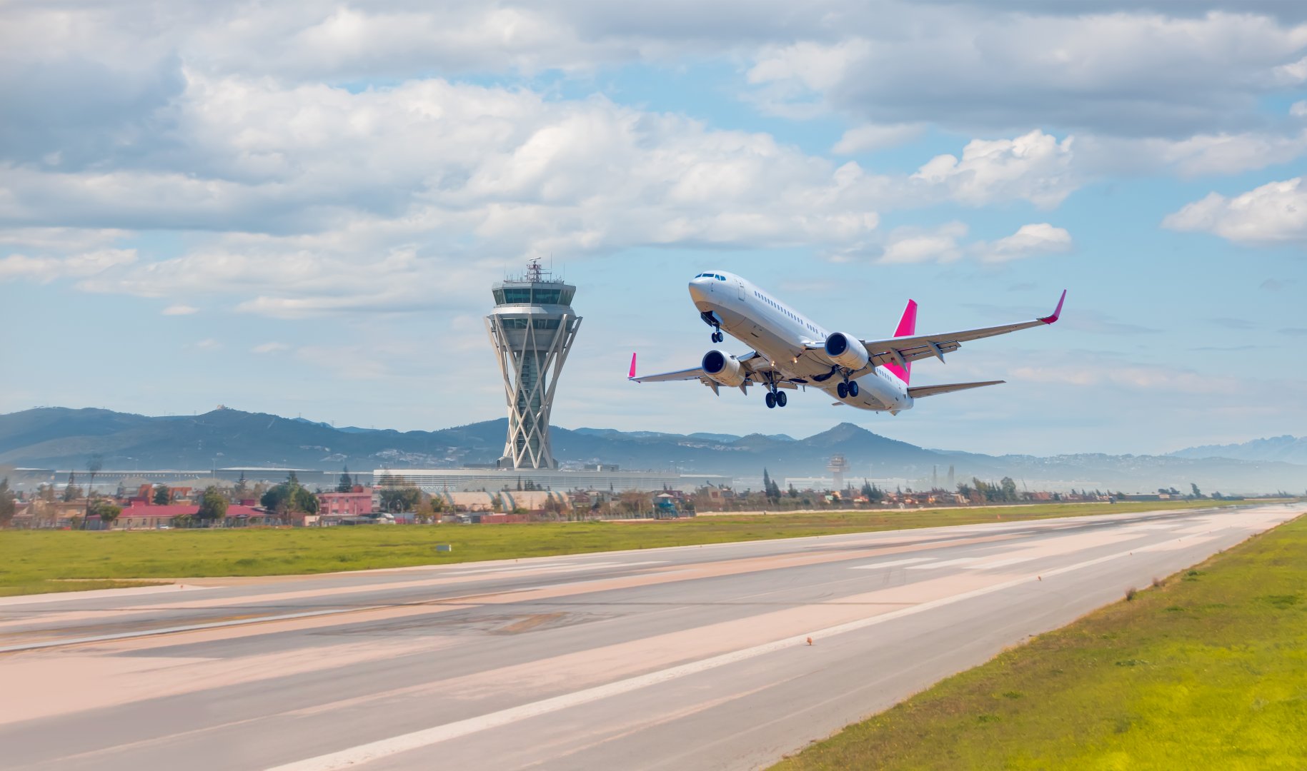 IATA highlights key developments in global air transport for October 2025