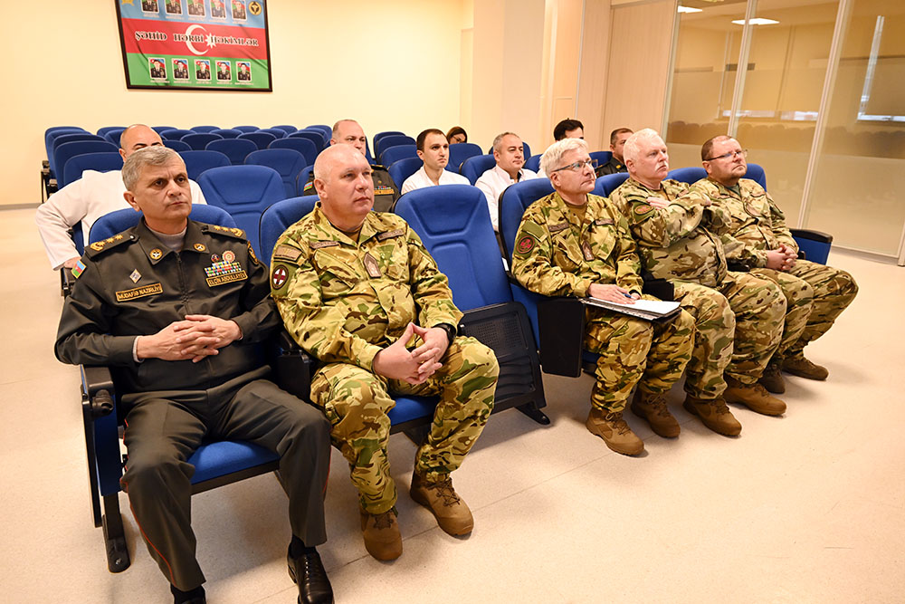 Azerbaijan, Hungary discuss military medicine cooperation (PHOTO)