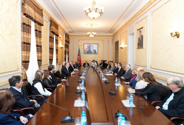Azerbaijani State Committee discusses ethnic understanding with U.S. delegation (PHOTO)