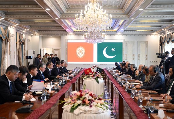 President of Kyrgyzstan holds talks with Pakistani Prime Minister in Islamabad