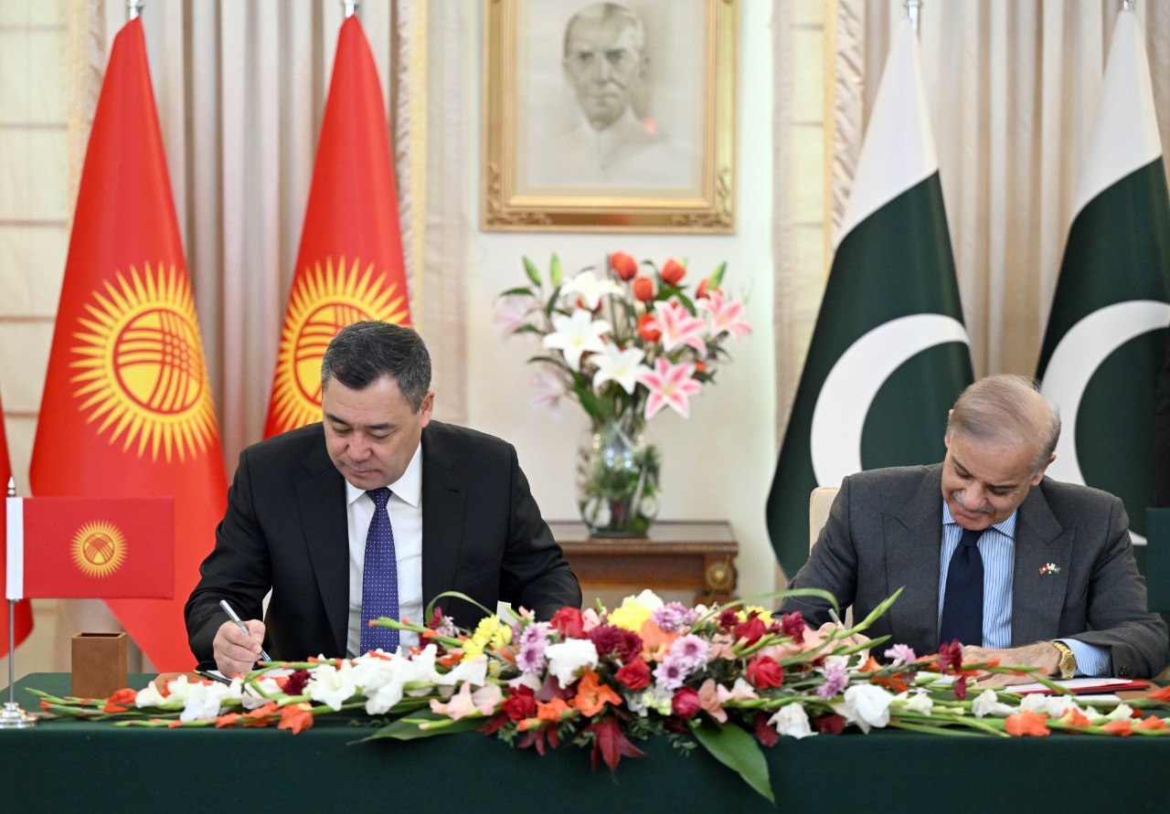 Kyrgyzstan and Pakistan sign multiple agreements, highlighting energy co-op