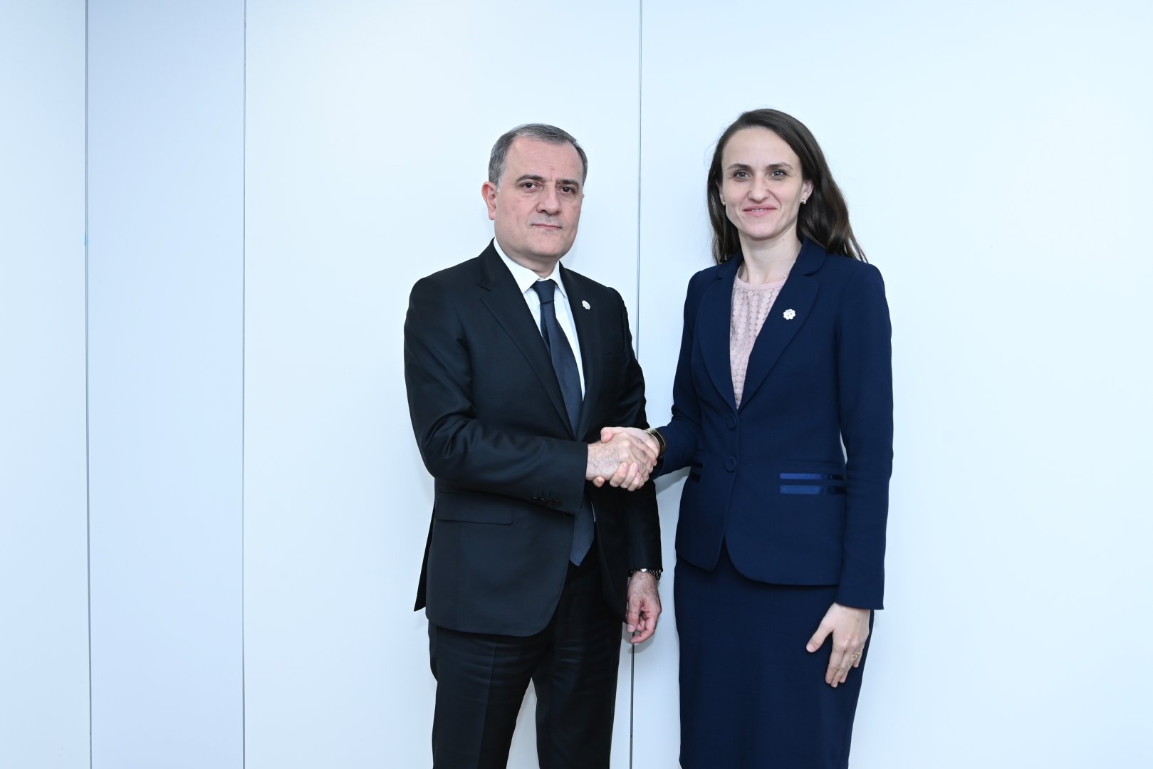 Azerbaijani FM holds talks with his Romanian counterpart (PHOTO)