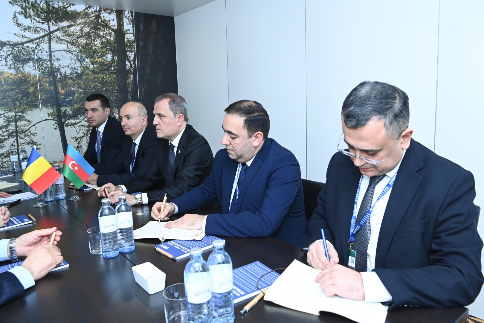 Azerbaijani FM holds talks with his Romanian counterpart (PHOTO)