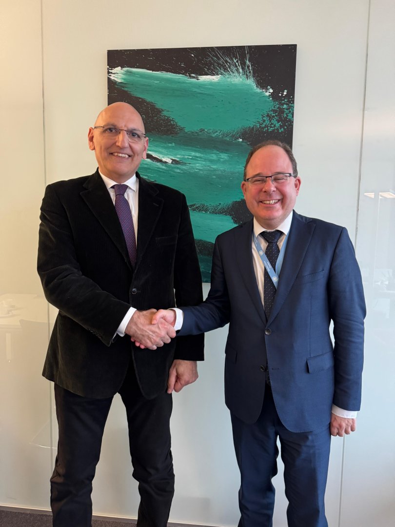 Azerbaijani Presidential envoy meets with head of Geneva Center for Mine Action (PHOTO)