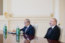 President Ilham Aliyev receives heads of several UAE companies (PHOTO)