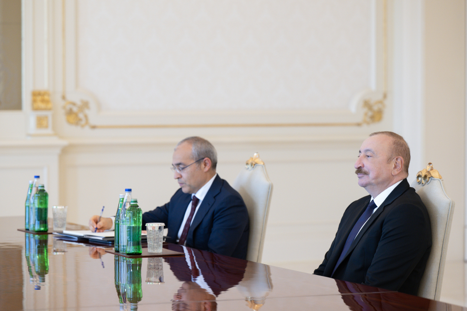 President Ilham Aliyev receives heads of several UAE companies (PHOTO)