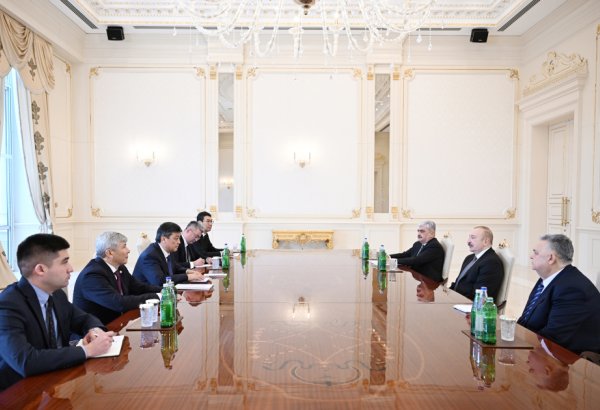 President Ilham Aliyev receives delegation from Kyrgyzstan (PHOTO)