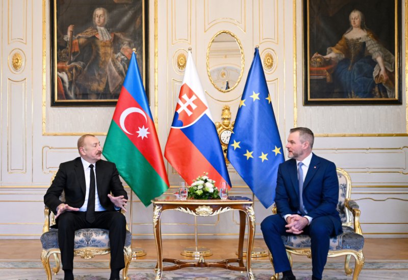 President Ilham Aliyev holds one-on-one meeting with Slovakian president (PHOTO)