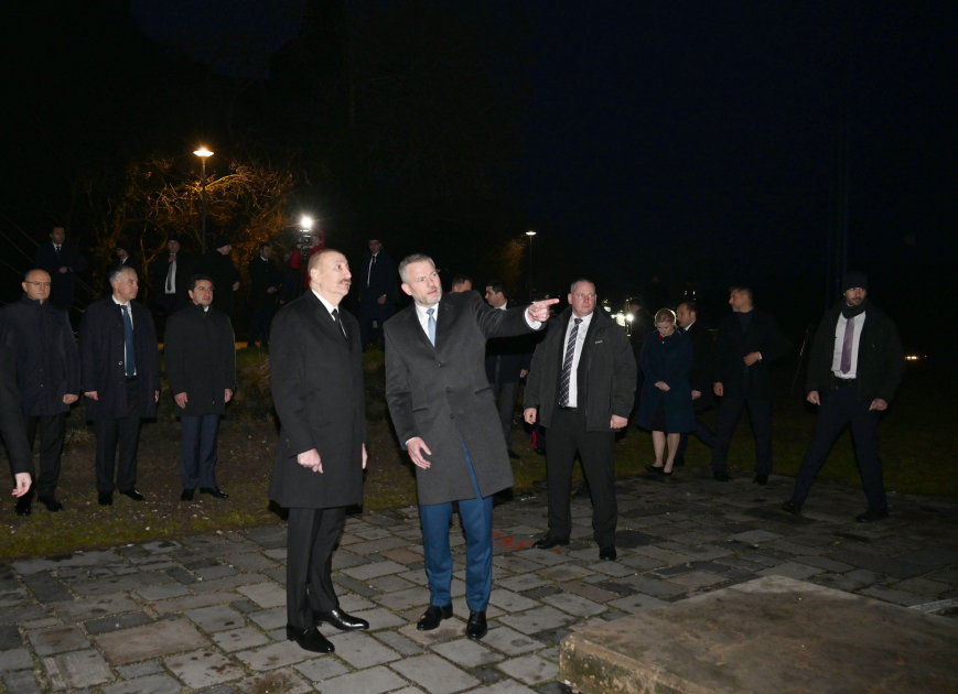 President Ilham Aliyev, President Peter Pellegrini visit Gate of Freedom Memorial in Bratislava (PHOTO)