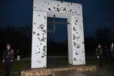 President Ilham Aliyev, President Peter Pellegrini visit Gate of Freedom Memorial in Bratislava (PHOTO)