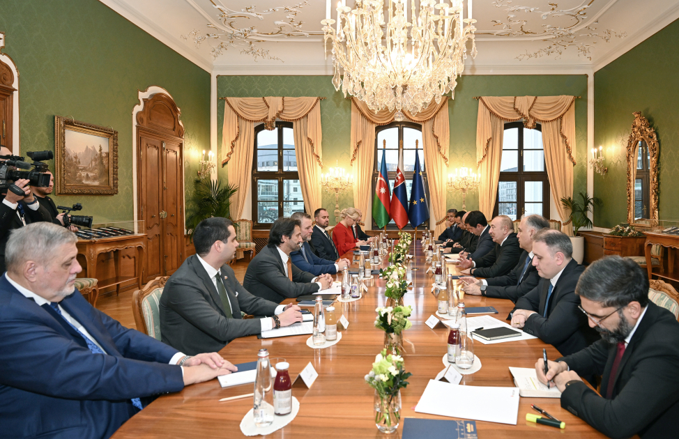 President Ilham Aliyev hold expanded meeting with President of Slovakia in Bratislava (PHOTO)
