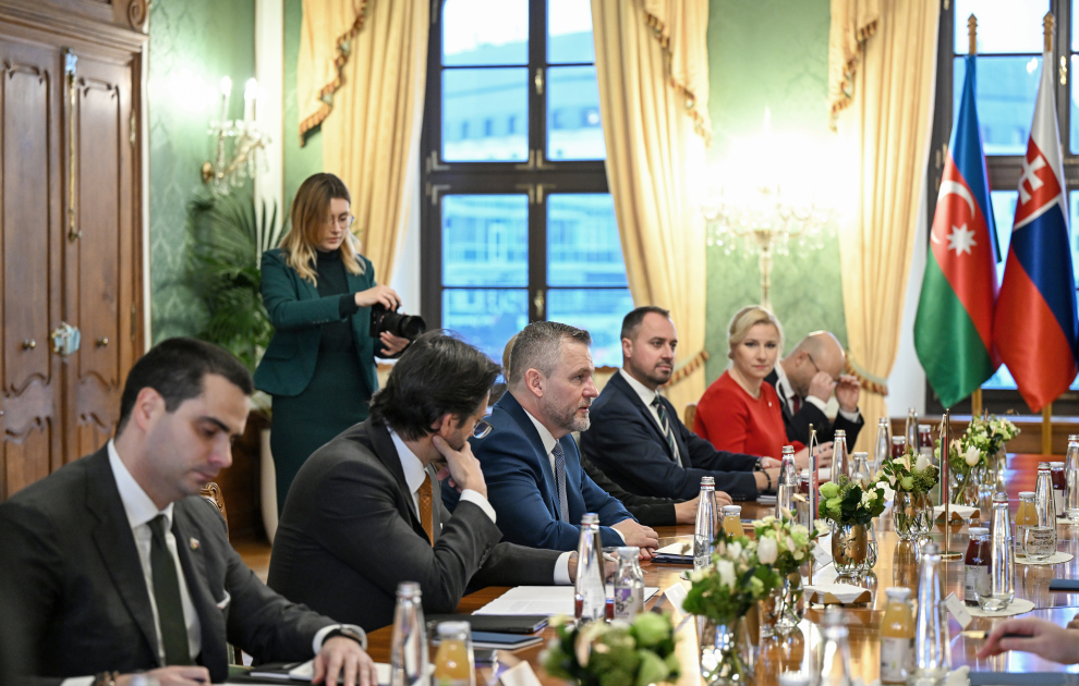 President Ilham Aliyev hold expanded meeting with President of Slovakia in Bratislava (PHOTO)