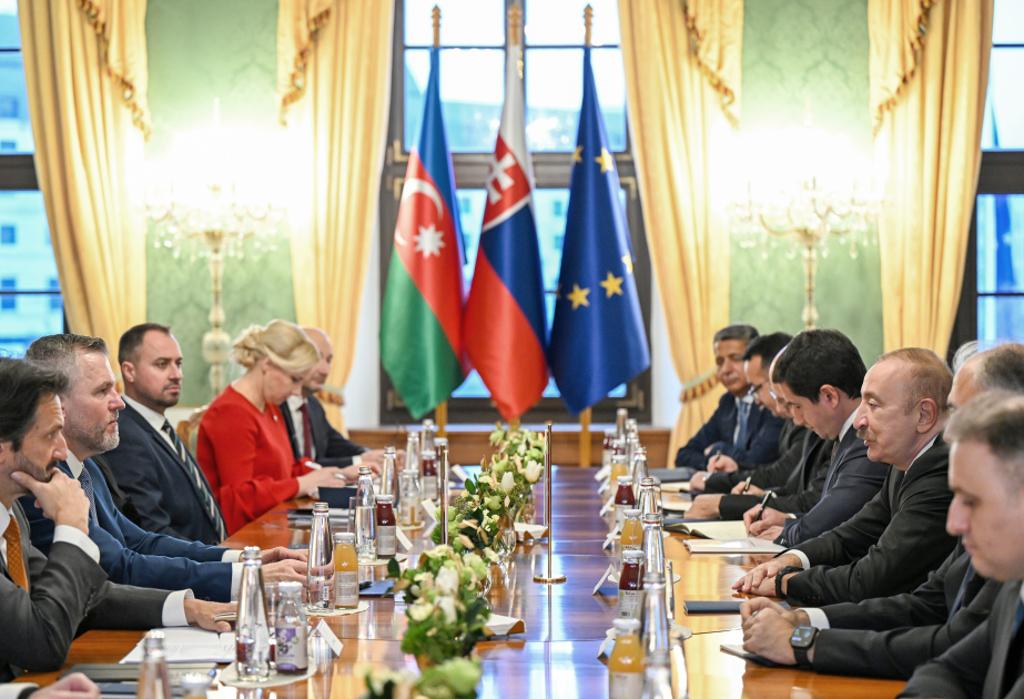President Ilham Aliyev hold expanded meeting with President of Slovakia in Bratislava (PHOTO)