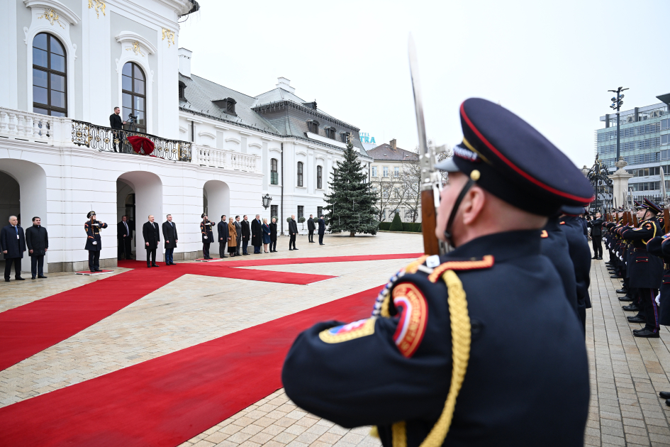 Bratislava hosts official welcome ceremony for President Ilham Aliyev (PHOTO)