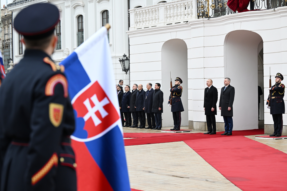 Bratislava hosts official welcome ceremony for President Ilham Aliyev (PHOTO)