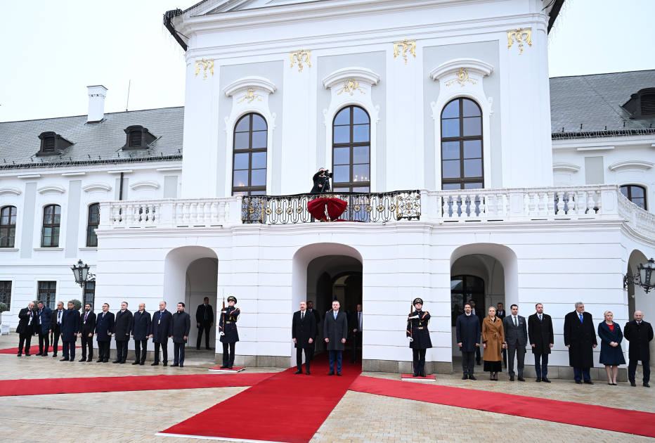 Bratislava hosts official welcome ceremony for President Ilham Aliyev (PHOTO)