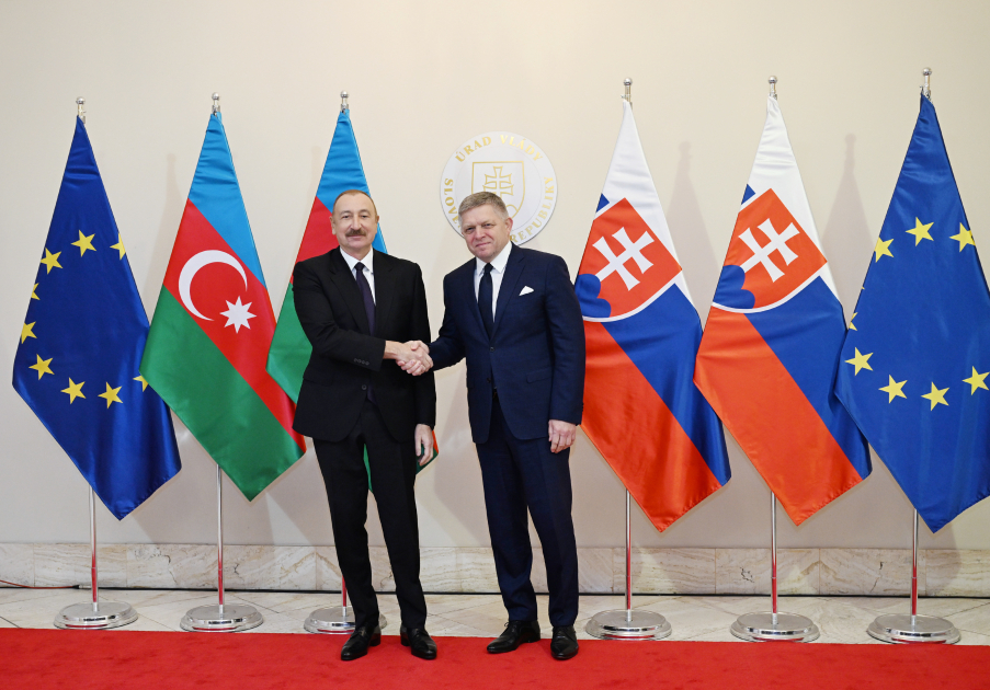 President Ilham Aliyev holds one-on-one meeting with Prime Minister of Slovakia (PHOTO/VIDEO)