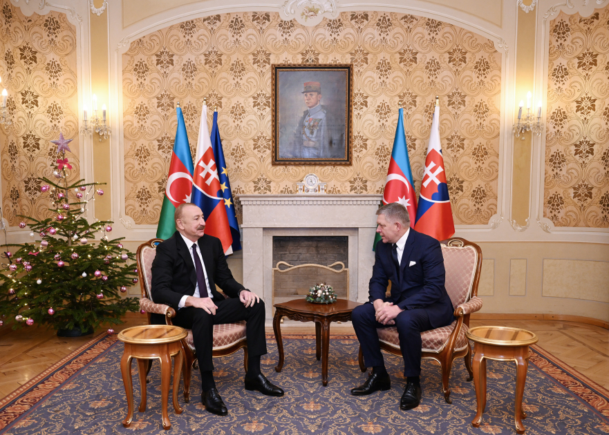 President Ilham Aliyev holds one-on-one meeting with Prime Minister of Slovakia (PHOTO/VIDEO)