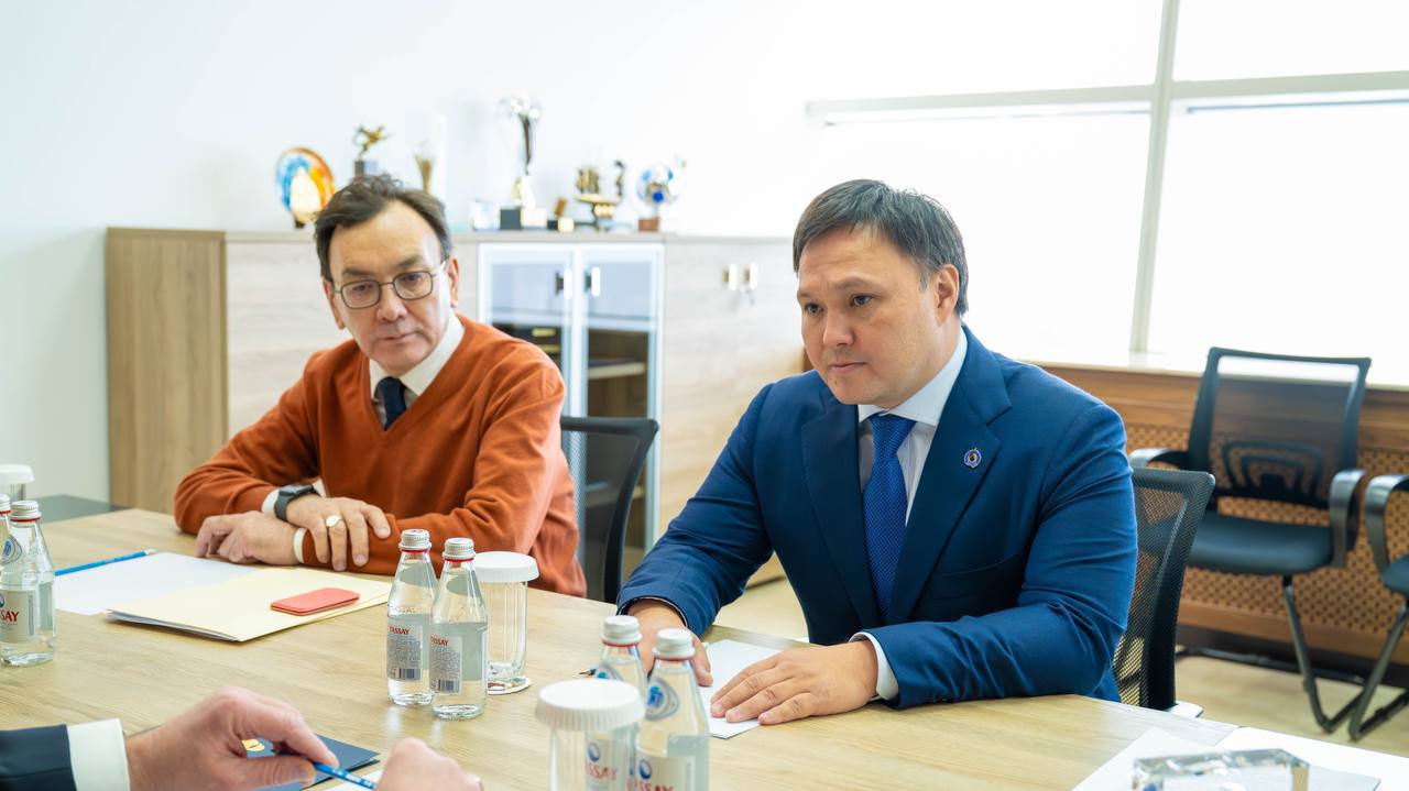 哈萨克斯坦国家石油天然气公司与里海管道联盟讨论哈萨克原油稳定输送问题