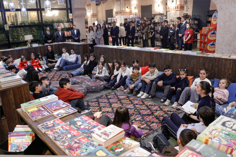 Baku Book Center hosts presentation of “The Secret of Black Gold” book with SOCAR’s support (PHOTO)