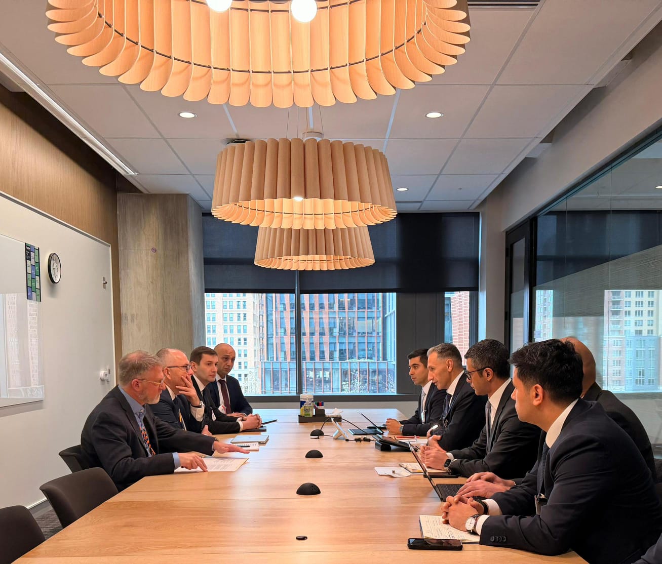 Azerbaijan holds key talks with Amazon Web Services on digital growth