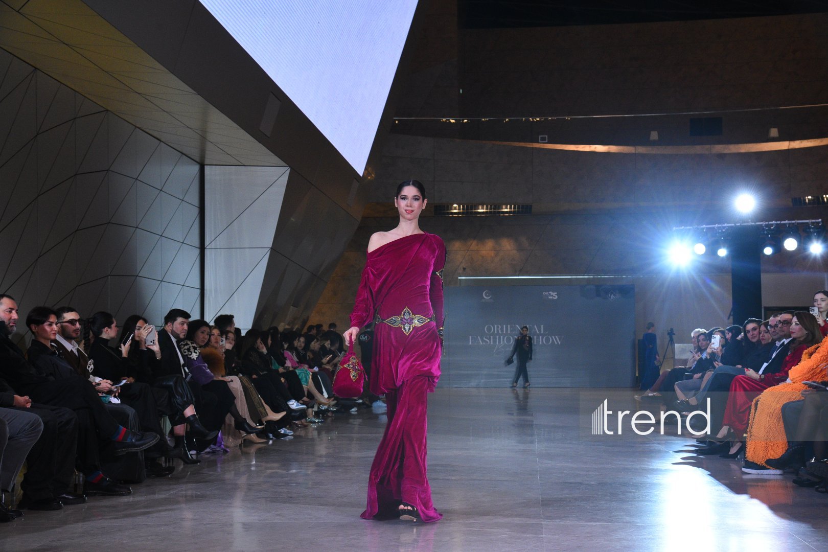 Colorful defile of Oriental Fashion Show highlights Baku Creative Week - 2025 (PHOTO)