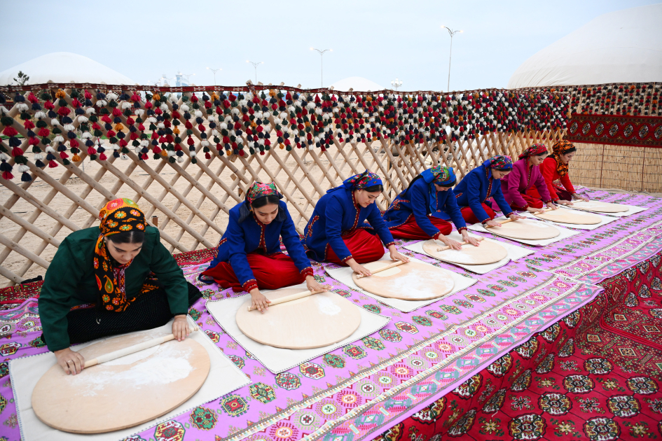 Vice-President of Heydar Aliyev Foundation Leyla Aliyeva visits exhibition of Turkmen national cuisine (PHOTO)