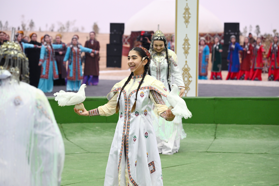 Vice-President of Heydar Aliyev Foundation Leyla Aliyeva visits exhibition of Turkmen national cuisine (PHOTO)